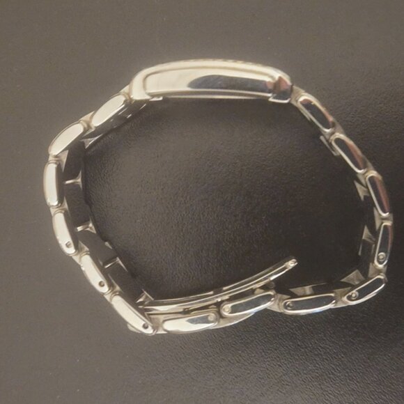 Selling a beautiful Patek Phillipe style women's wristwatch - Picture 5 of 7